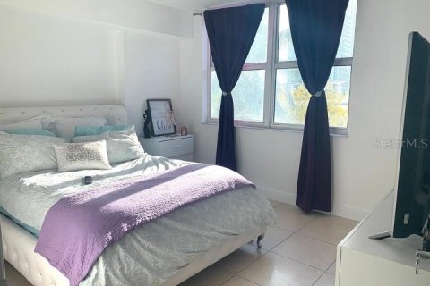 Condo in Miami, Florida, 1 bedroom  № 2217336 - photo 8