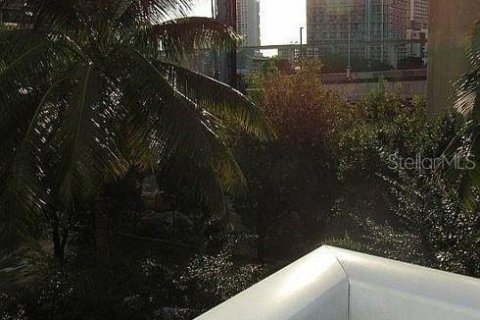 Condo in Miami, Florida, 1 bedroom  № 2217336 - photo 10