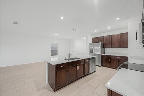 Casa en venta en Plant City, Florida, 6 dormitorios, 242.85 m2 № 2152024 - foto 4