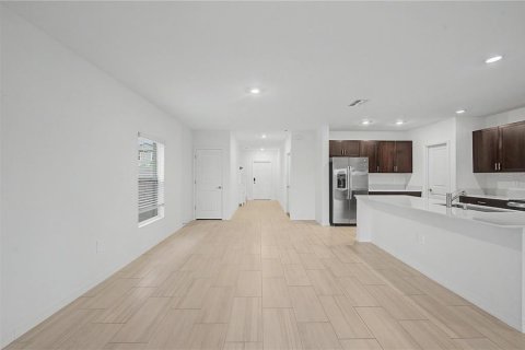 Casa en venta en Plant City, Florida, 6 dormitorios, 242.85 m2 № 2152024 - foto 8