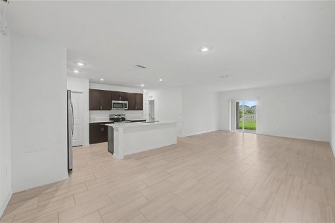 Casa en venta en Plant City, Florida, 6 dormitorios, 242.85 m2 № 2152024 - foto 11