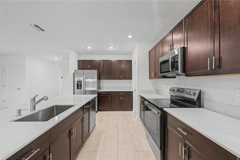 Casa en venta en Plant City, Florida, 6 dormitorios, 242.85 m2 № 2152024 - foto 6