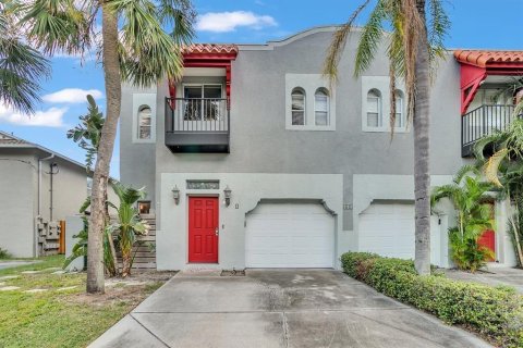 Adosado en venta en Tampa, Florida, 3 dormitorios, 153.47 m2 № 1434629 - foto 1