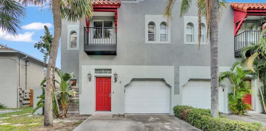 Adosado en Tampa, Florida 3 dormitorios, 153.47 m2 № 1434629