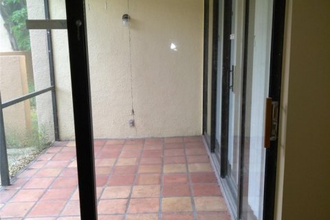 Condominio en alquiler en Coral Springs, Florida, 2 dormitorios, 99.22 m2 № 1208552 - foto 1