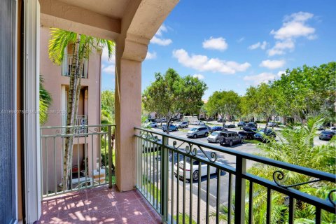 Condo in Doral, Florida, 3 bedrooms  № 1952442 - photo 16