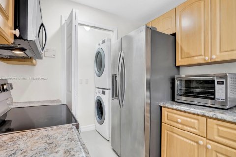 Condo in Doral, Florida, 3 bedrooms  № 1952442 - photo 6