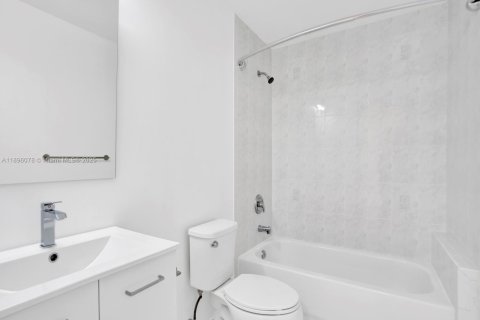 Condo in Doral, Florida, 3 bedrooms  № 1952442 - photo 15