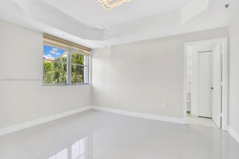 Condo in Doral, Florida, 3 bedrooms  № 1952442 - photo 9