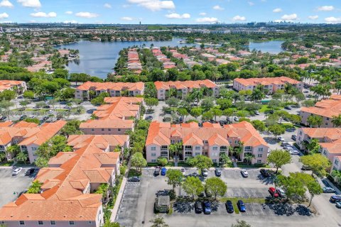 Condo in Doral, Florida, 3 bedrooms  № 1952442 - photo 21