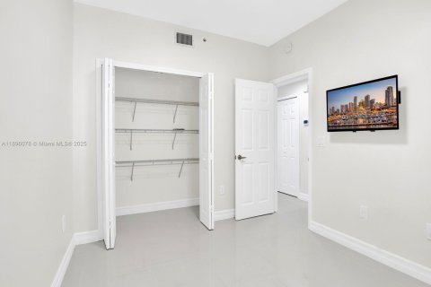Condo in Doral, Florida, 3 bedrooms  № 1952442 - photo 13