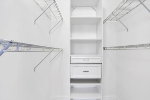 Condo in Doral, Florida, 3 bedrooms  № 1952442 - photo 12