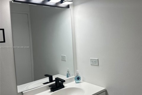 Copropriété à vendre à Miami, Floride: 53.88 m2 № 2411762 - photo 12