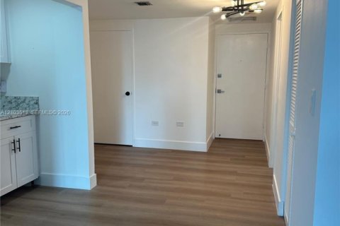 Copropriété à vendre à Miami, Floride: 53.88 m2 № 2411762 - photo 4
