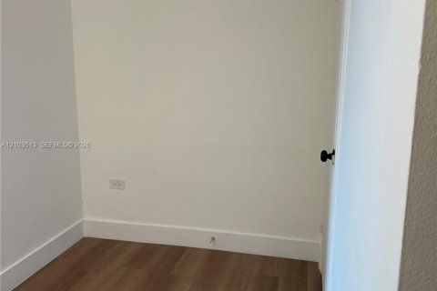 Copropriété à vendre à Miami, Floride: 53.88 m2 № 2411762 - photo 9