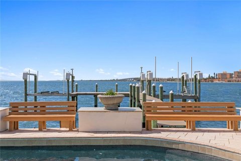 Casa en venta en Saint Petersburg, Florida, 4 dormitorios, 340.95 m2 № 2198721 - foto 7