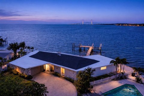 Casa en venta en Saint Petersburg, Florida, 4 dormitorios, 340.95 m2 № 2198721 - foto 4