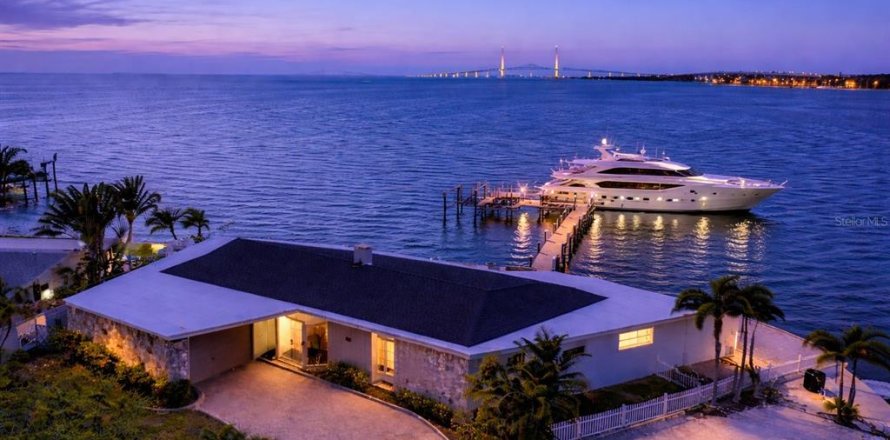 Casa en Saint Petersburg, Florida 4 dormitorios, 340.95 m2 № 2198721