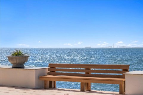 Casa en venta en Saint Petersburg, Florida, 4 dormitorios, 340.95 m2 № 2198721 - foto 6
