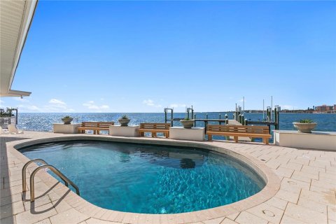 Casa en venta en Saint Petersburg, Florida, 4 dormitorios, 340.95 m2 № 2198721 - foto 5