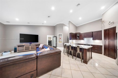 House in Miami, Florida 4 bedrooms, 223.89 sq.m. № 1845793 - photo 8