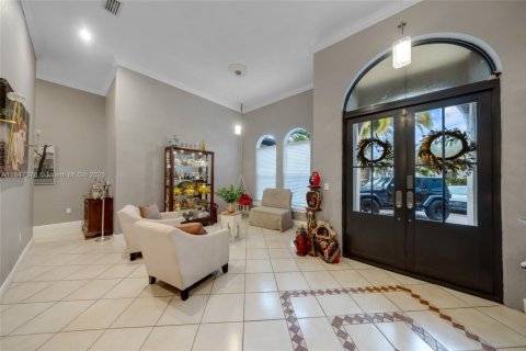 House in Miami, Florida 4 bedrooms, 223.89 sq.m. № 1845793 - photo 4