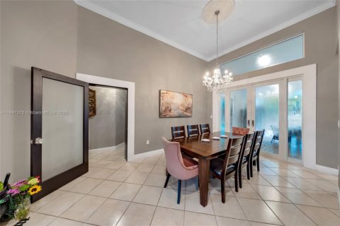 House in Miami, Florida 4 bedrooms, 223.89 sq.m. № 1845793 - photo 12