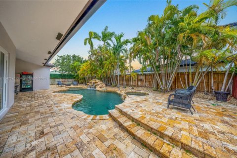 House in Miami, Florida 4 bedrooms, 223.89 sq.m. № 1845793 - photo 24