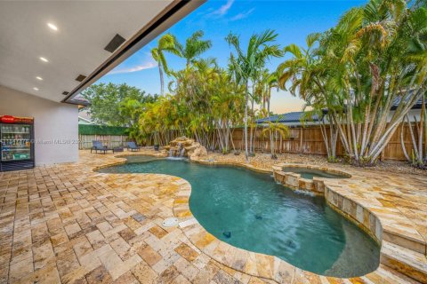 House in Miami, Florida 4 bedrooms, 223.89 sq.m. № 1845793 - photo 28