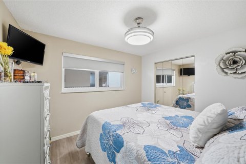 Condo in Miami Beach, Florida, 2 bedrooms  № 2004962 - photo 10