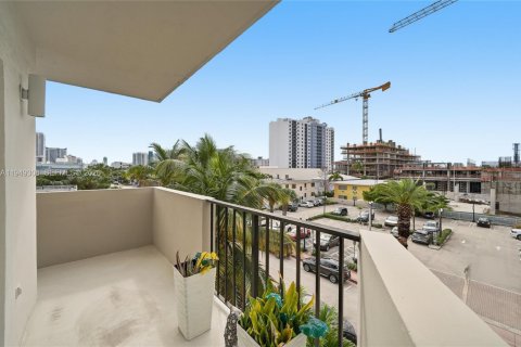 Condo in Miami Beach, Florida, 2 bedrooms  № 2004962 - photo 28