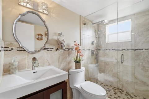 Condo in Miami Beach, Florida, 2 bedrooms  № 2004962 - photo 12