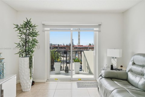 Condo in Miami Beach, Florida, 2 bedrooms  № 2004962 - photo 4