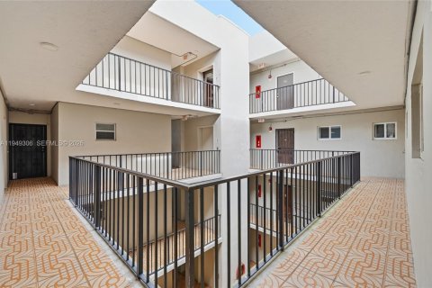 Condo in Miami Beach, Florida, 2 bedrooms  № 2004962 - photo 6