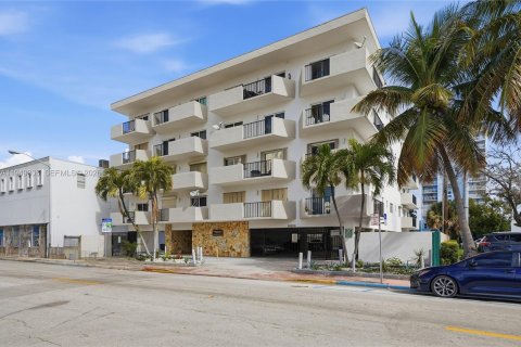 Condo in Miami Beach, Florida, 2 bedrooms  № 2004962