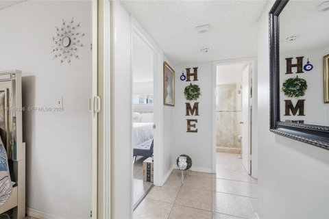 Condo in Miami Beach, Florida, 2 bedrooms  № 2004962 - photo 8