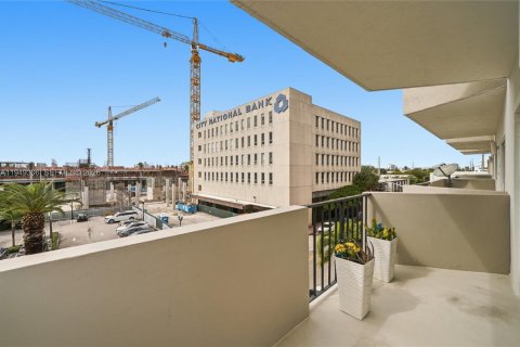 Condo in Miami Beach, Florida, 2 bedrooms  № 2004962 - photo 29