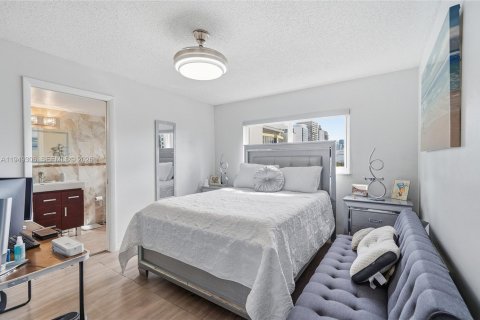 Condo in Miami Beach, Florida, 2 bedrooms  № 2004962 - photo 14