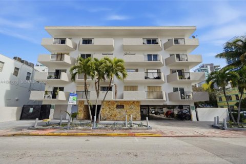 Condo in Miami Beach, Florida, 2 bedrooms  № 2004962 - photo 3