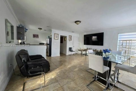 Купить виллу или дом в Опа-Локка, Флорида 2 спальни, 91.04м2, № 1965527 - фото 6