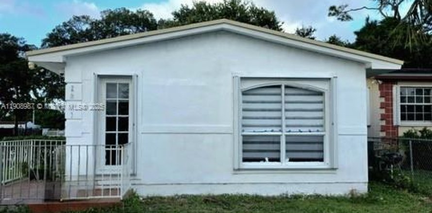 Дом в Опа-Локка, Флорида 2 спальни, 91.04м2 № 1965527