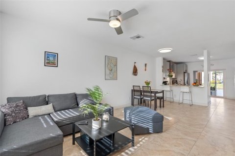 Adosado en venta en Tampa, Florida, 2 dormitorios, 110 m2 № 1718379 - foto 4