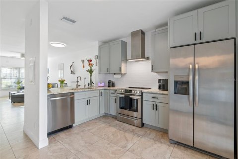 Adosado en venta en Tampa, Florida, 2 dormitorios, 110 m2 № 1718379 - foto 12