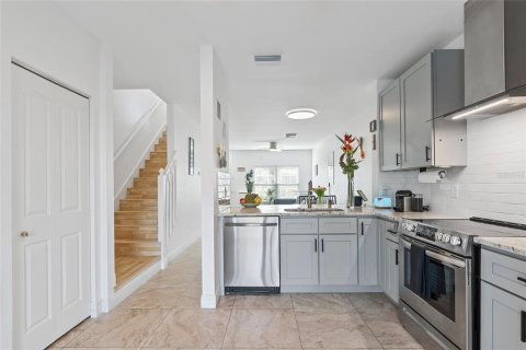 Adosado en venta en Tampa, Florida, 2 dormitorios, 110 m2 № 1718379 - foto 11