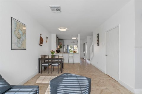 Adosado en venta en Tampa, Florida, 2 dormitorios, 110 m2 № 1718379 - foto 5