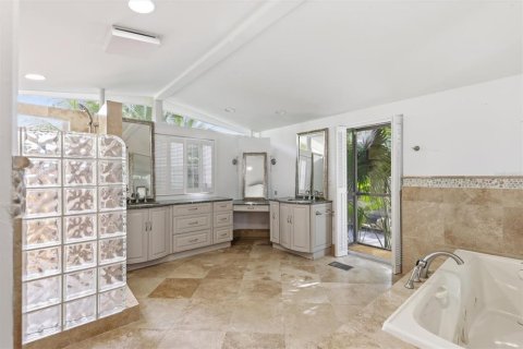 Купить виллу или дом в Сарасота, Флорида 7 комнат, 214.42м2, № 2155489 - фото 23