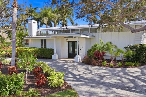 House in Sarasota, Florida 2 bedrooms, 214.42 sq.m. № 2155489