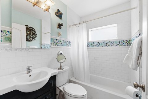 Купить коммерческую недвижимость в Форт-Лодердейл, Флорида 215.72м2, № 2044782 - фото 11