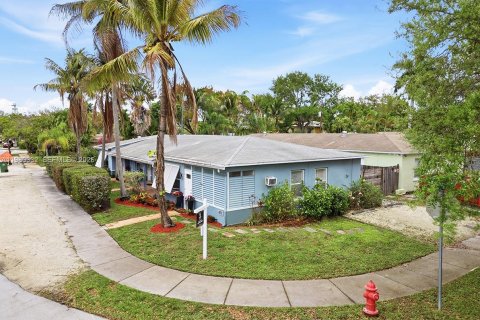 Купить коммерческую недвижимость в Форт-Лодердейл, Флорида 215.72м2, № 2044782 - фото 2