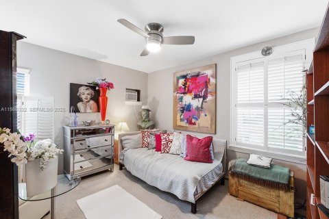 Купить коммерческую недвижимость в Форт-Лодердейл, Флорида 215.72м2, № 2044782 - фото 9